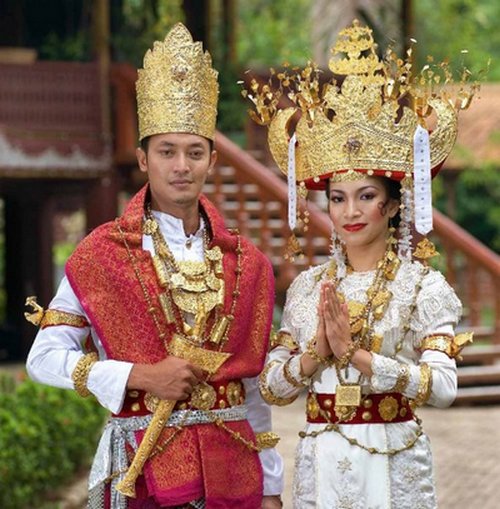 Pakaian Adat Jawa Timur  newhairstylesformen2014.com